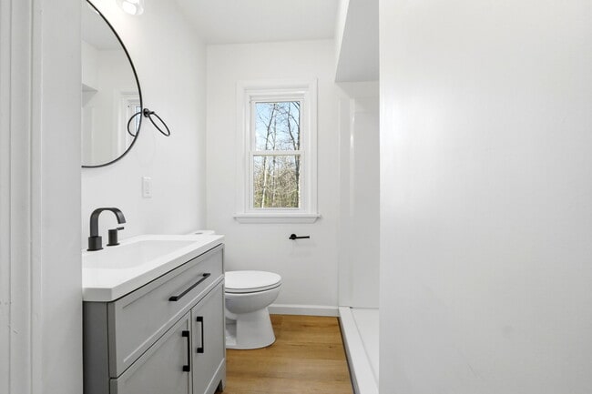 Building Photo - 3735 Richlawn Rd