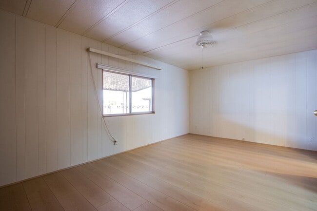 Building Photo - 55+ community 2 bed 2 bath