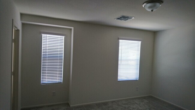 Building Photo - 5658 Autumn Cliffs Way
