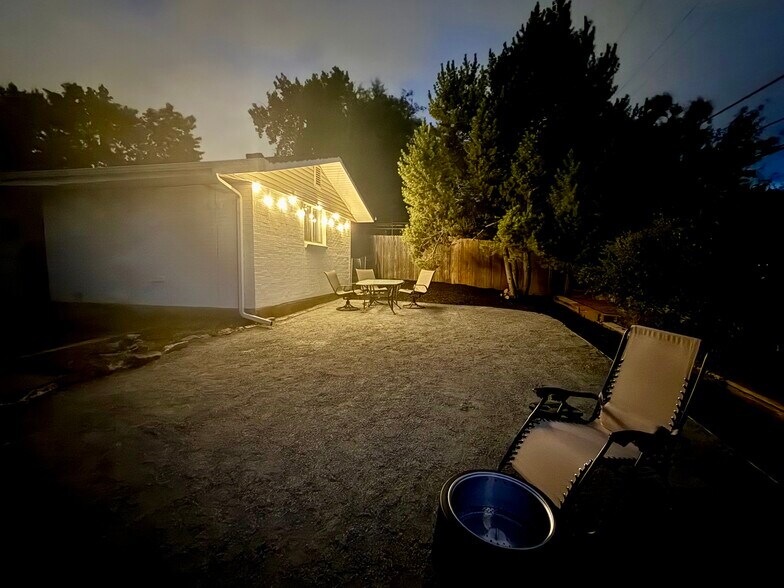 Building Photo - 6675 Fenton St