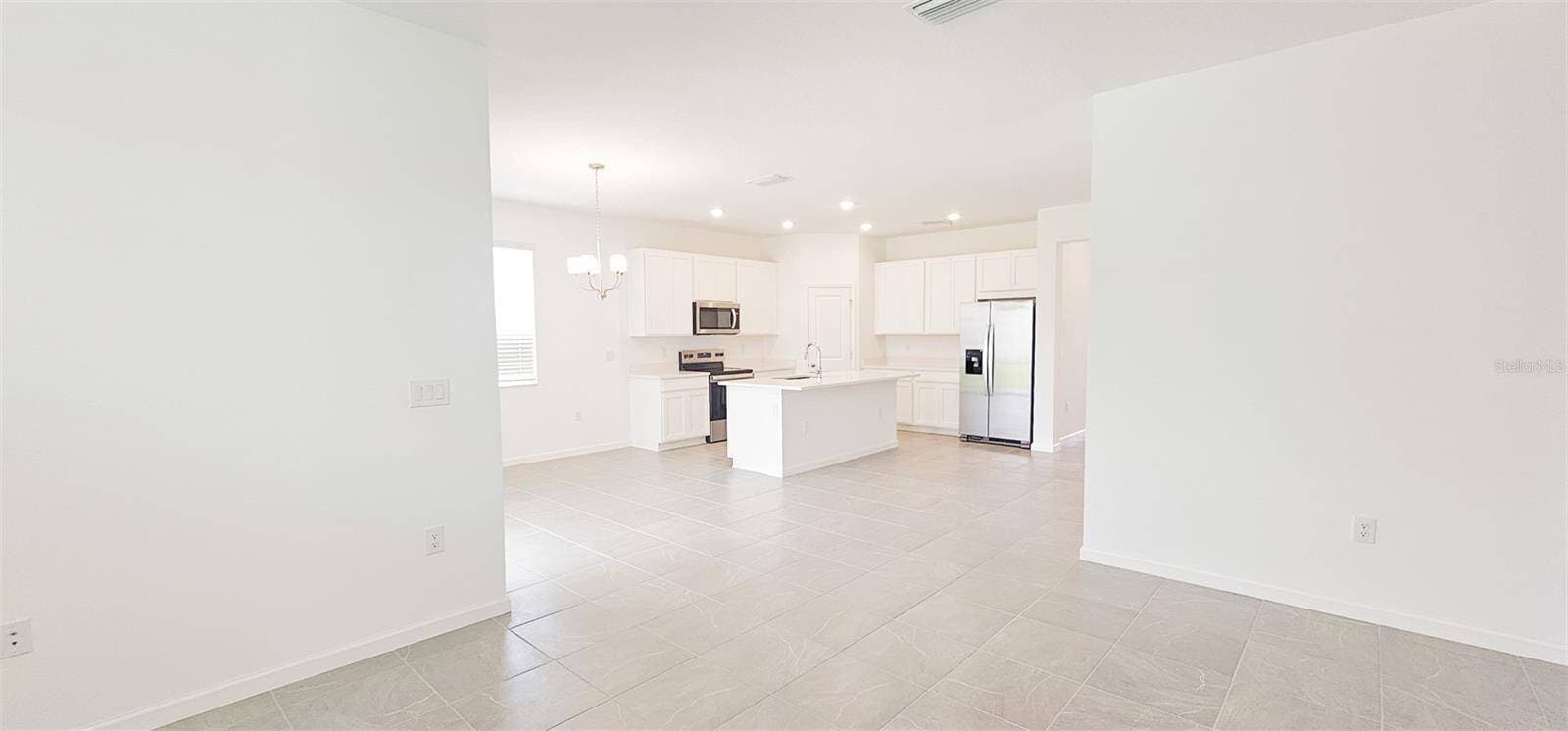 Building Photo - 413 Silver Palm Dr