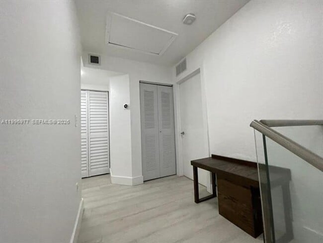 Building Photo - 325 NW 19th Ln