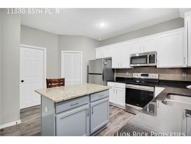 Building Photo - Beautiful Living in Maple Grove for $2,300...