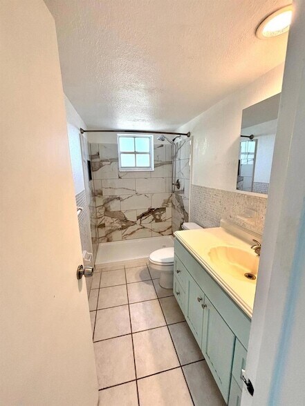 Building Photo - 1407 NE 56th St