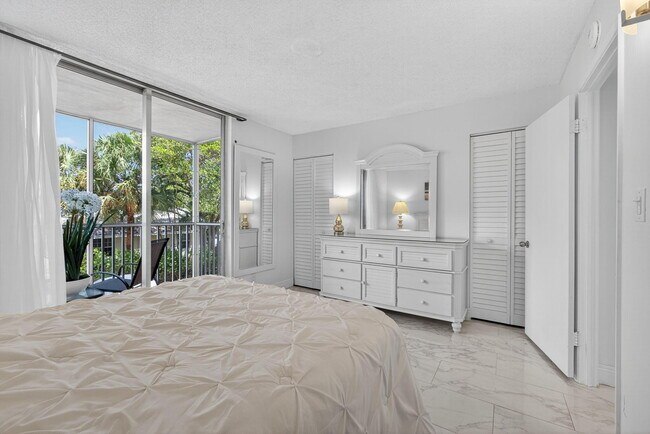 Building Photo - 1131 SE 4th St