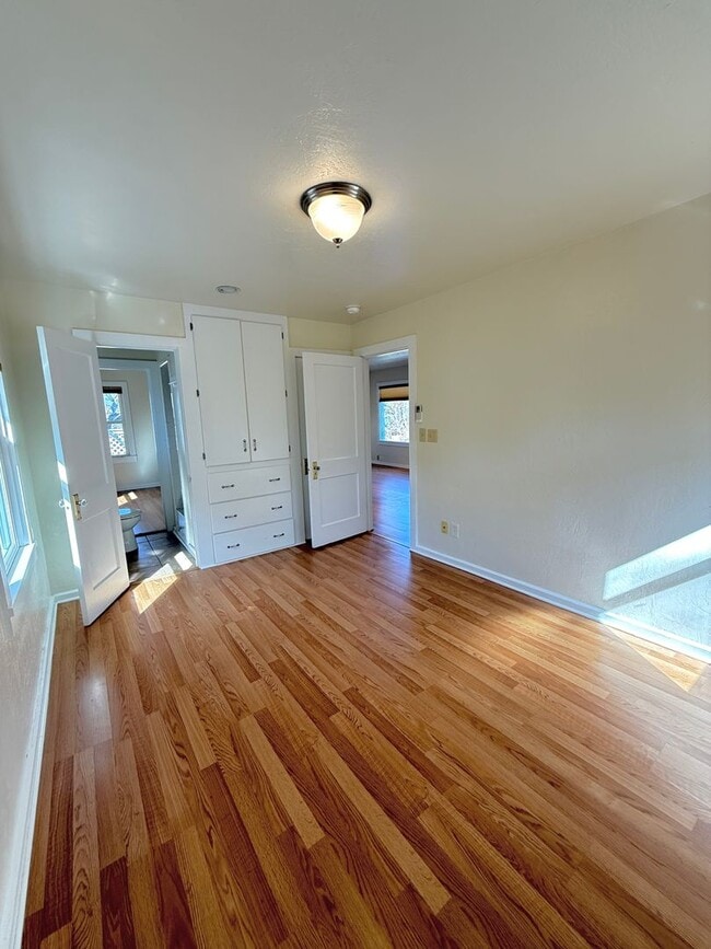 Building Photo - 171 Alida St