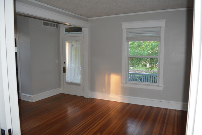 Building Photo - 109 Fairview Ave
