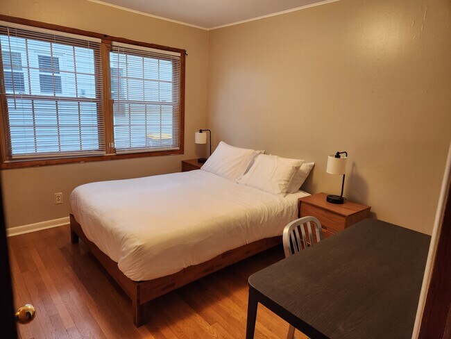 Building Photo - 509 S Swain Ave