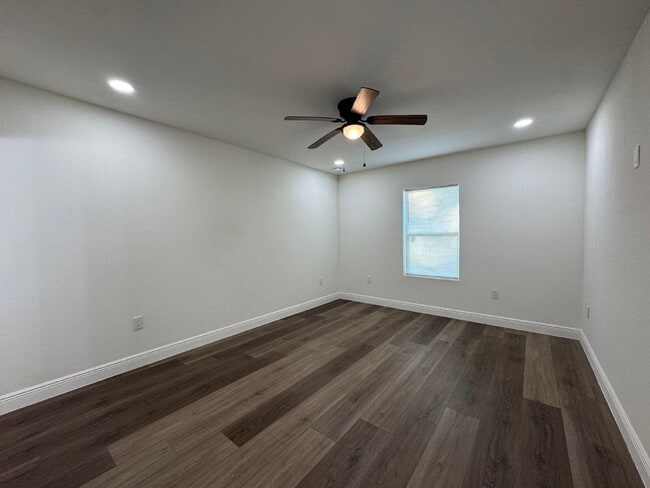 Building Photo - 148 Claire Ave