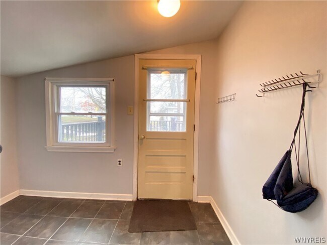 Building Photo - 3 Glenwood Ave