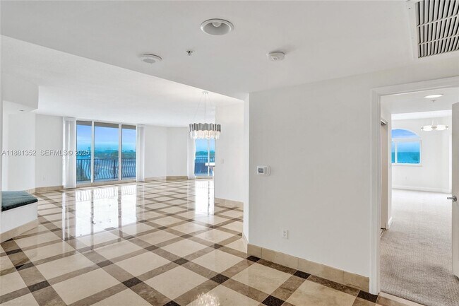 Building Photo - 100 S Birch Rd