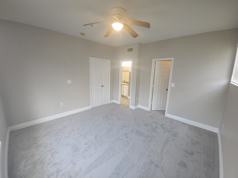Building Photo - 3726 Palm Desert Ln