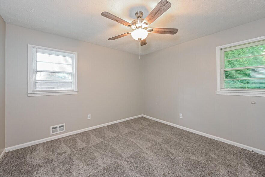 Building Photo - 355 Arcadia Pl SW