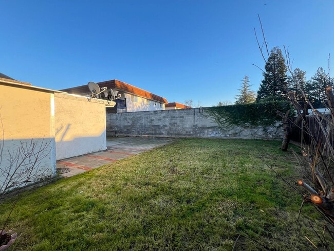 Building Photo - $500 MOVE IN SPECIAL!!!! 3 BEDROOM HOME IN PLEASANTON, CA!!!