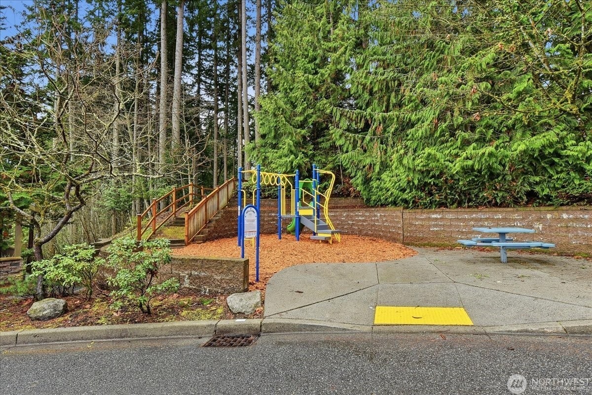 Neighborhood Park - 63 Cougar Ridge Rd NW