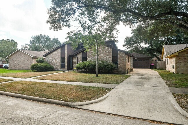 Building Photo - 21327 Park Tree Ln