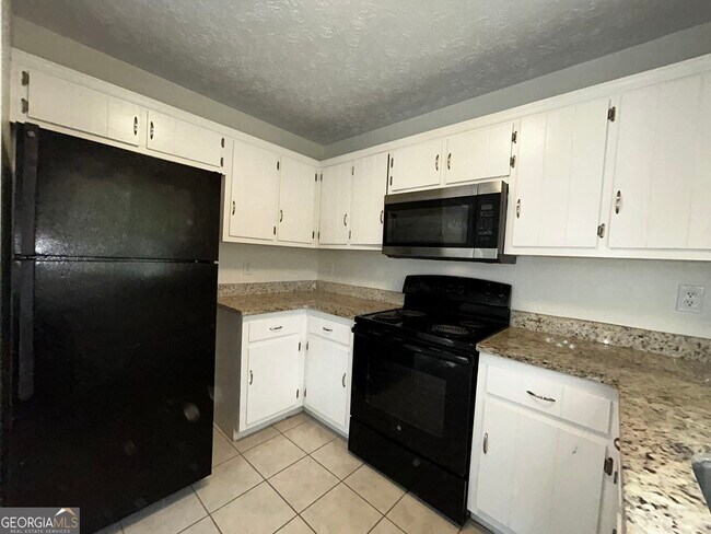 Building Photo - 155 Fay Dr