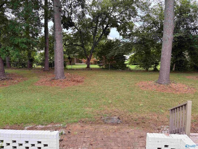 Building Photo - 8009 Whitesburg Dr