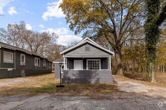 Building Photo - Stunning and Newly Renovated 5 Bedroom 2 B...