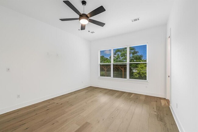 Building Photo - 1105 Lipan Trail
