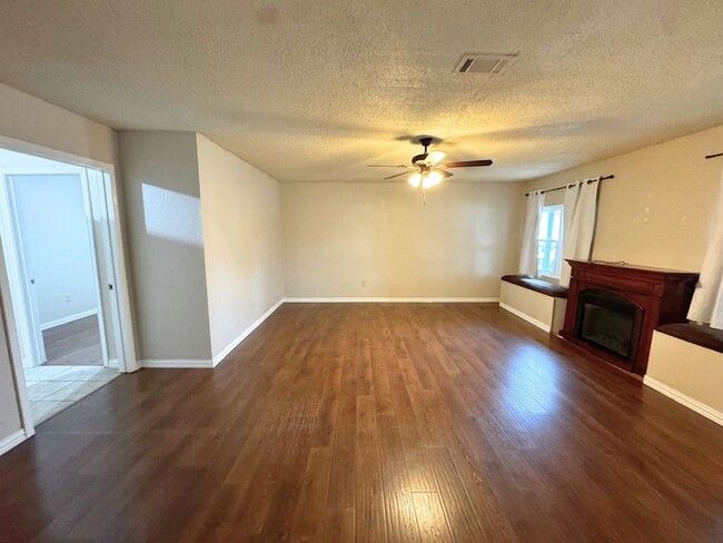 Building Photo - 200 Cedar Ln