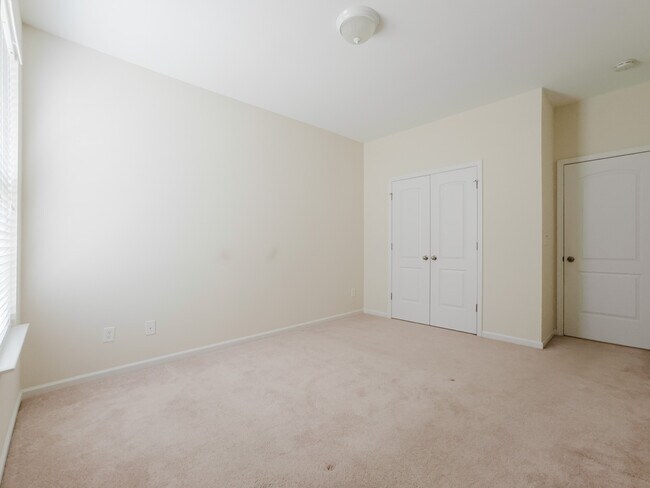 Building Photo - 3835 Raintree Dr