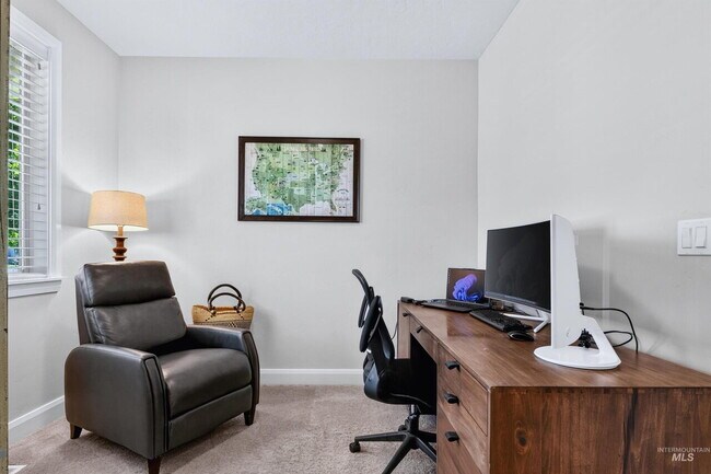 Building Photo - Beautiful South Meridian Home