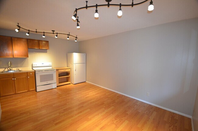Building Photo - Unfurnished, 10 minutes from Downtown Breck!  In Unit Washer and Dryer!