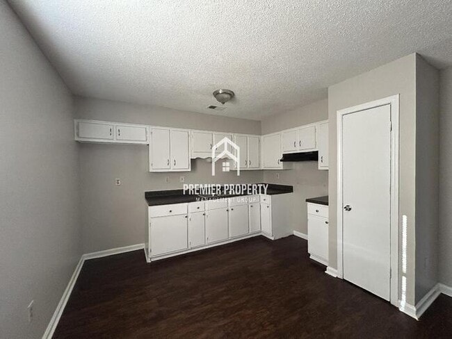 Building Photo - 4717 Chatelet Dr