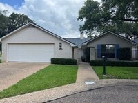 Building Photo - Beautiful Central Waco Home