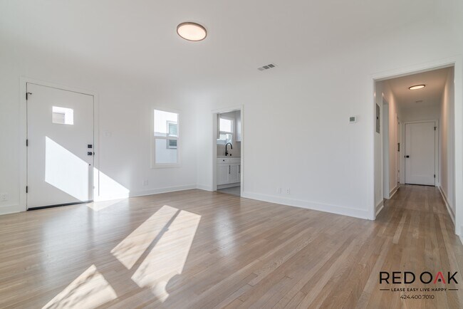 Building Photo - Gorgeous Melrose Hill Bungalow!