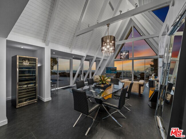 Building Photo - 8460 Cole Crest Dr