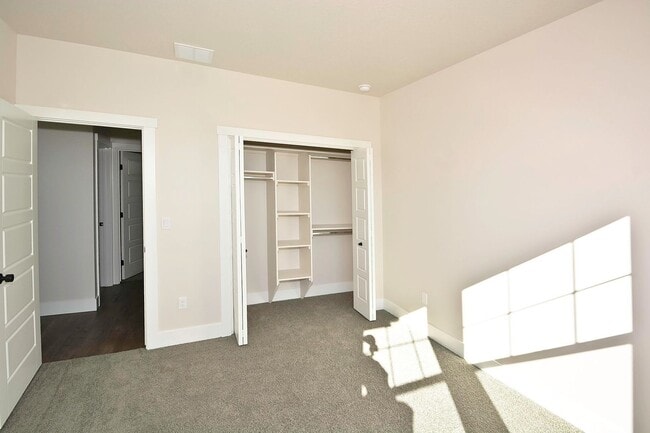 Building Photo - Centrally Located 3 Bedroom 2 Bathroom Home