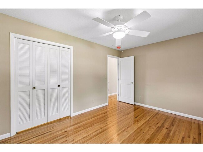 Building Photo - 1303 Crystal Lake Rd E