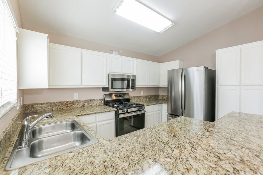 Building Photo - 8021 Mt Royal Ct