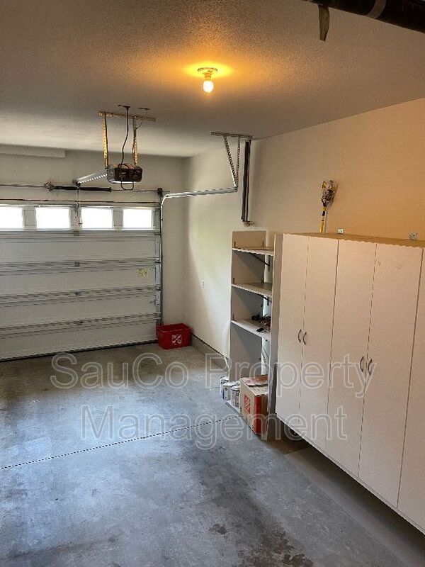 Building Photo - 1867 NE Ashberry Dr