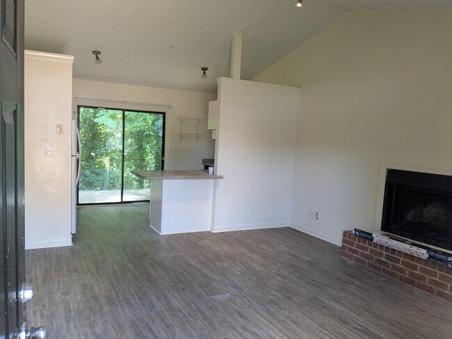 Building Photo - 845/847 Mitchell Bridge Road Duplex