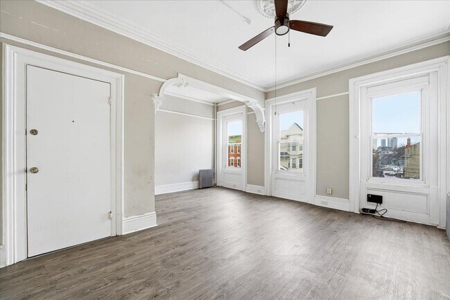 Building Photo - 289 Forrest St