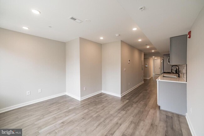 Building Photo - 2410 Clifford St