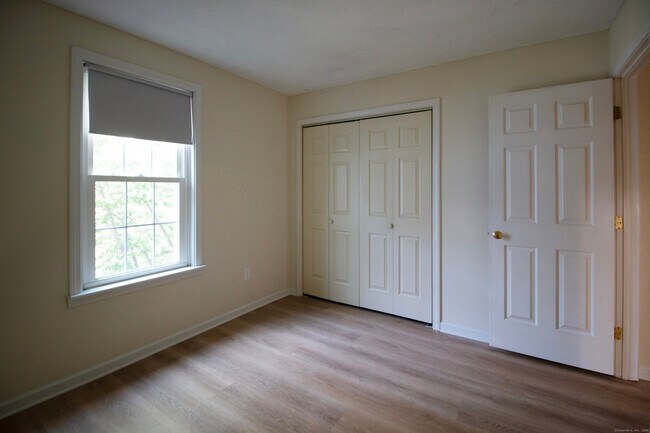 Building Photo - 378 Meridian St Ext
