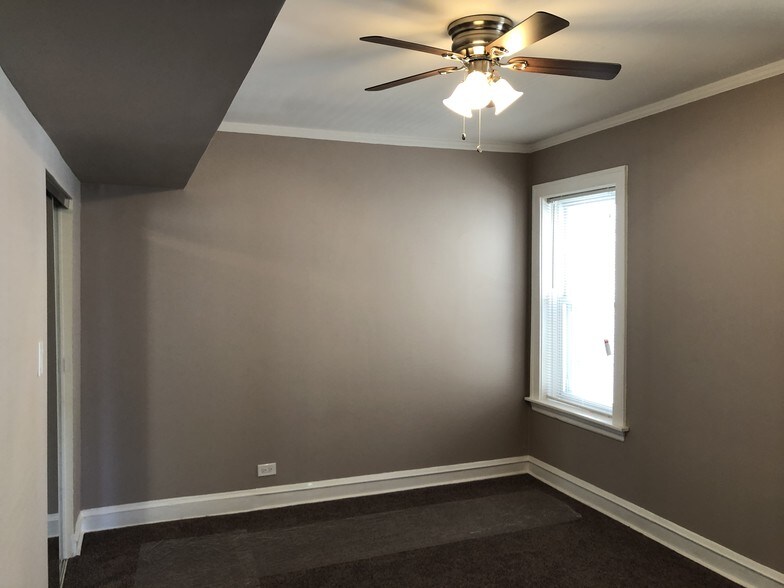 Building Photo - 6441 N Francisco Ave