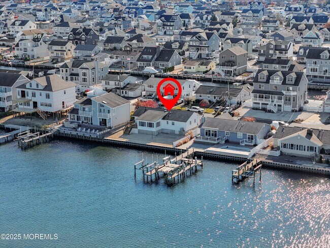 Building Photo - 1828 Ensign Ct