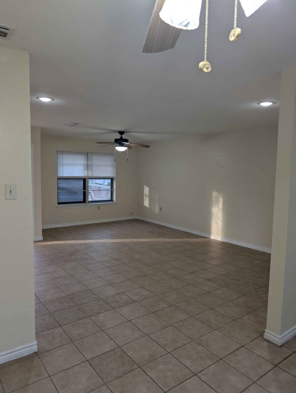 Building Photo - 931 Edwards St