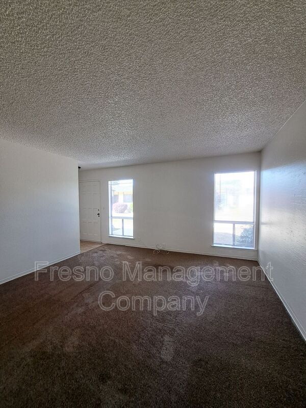 Building Photo - 3051 N West Ave