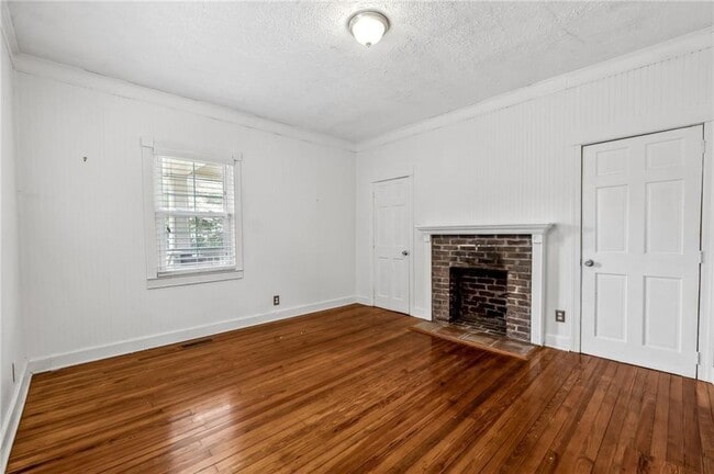 Building Photo - 976 Hall Pl NW