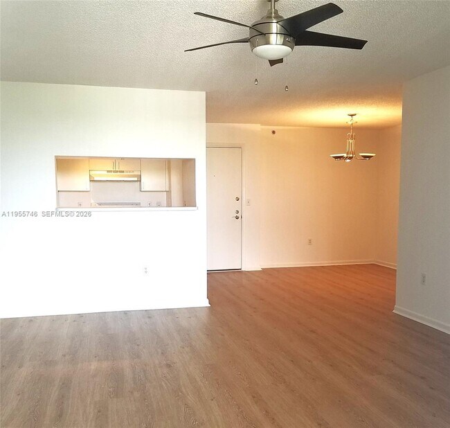 Building Photo - 19999 E Country Club Dr