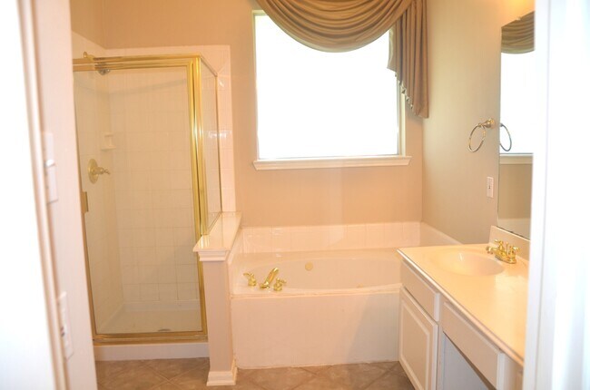 Building Photo - 8510 Green Ash Dr