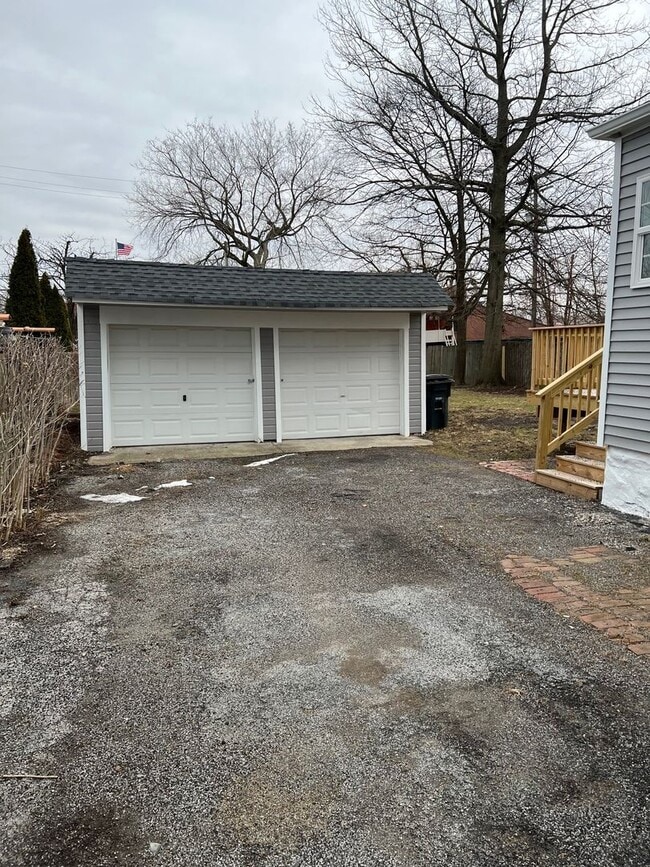 Building Photo - Gorgeous 4 bed, 2.5 bath stunner in Lakewood!