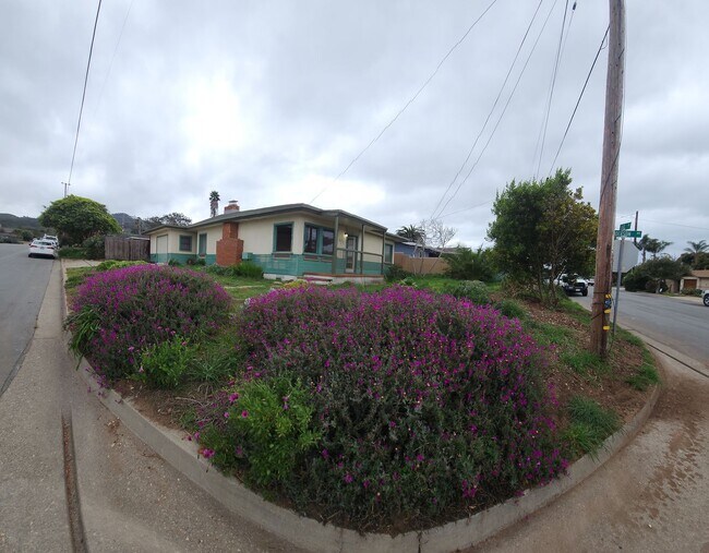 Building Photo - Los Osos Cozy Cottage