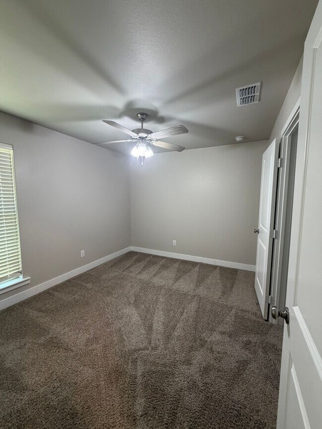 Building Photo - 13823 Quanah Ave